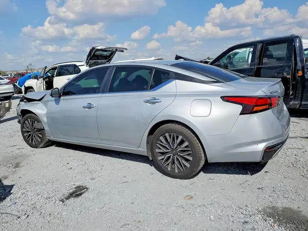1N4BL4DV7PN330475 2023 NISSAN ALTIMA - Image 2