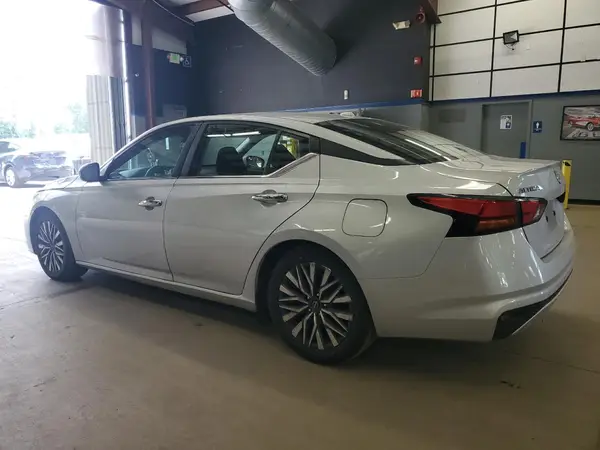 1N4BL4DV7PN386979 2023 NISSAN ALTIMA - Image 2