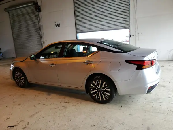 1N4BL4DV7RN304008 2024 NISSAN ALTIMA - Image 2