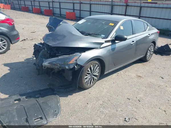 1N4BL4DV7RN352429 2024 NISSAN ALTIMA - Image 2