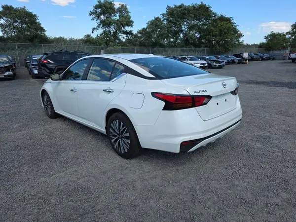 1N4BL4DV7RN368887 2024 NISSAN ALTIMA - Image 2