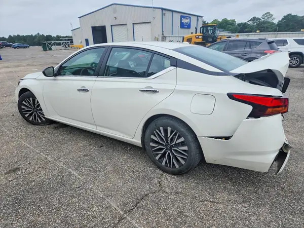 1N4BL4DV7RN386581 2024 NISSAN ALTIMA - Image 2