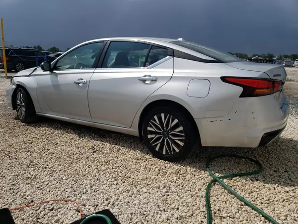 1N4BL4DV7RN389979 2024 NISSAN ALTIMA - Image 2