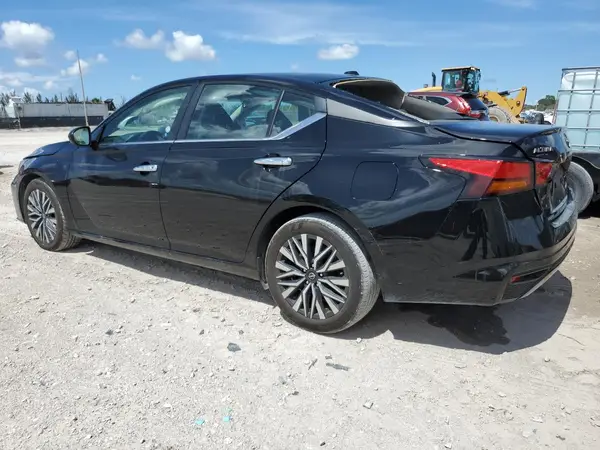 1N4BL4DV7RN390274 2024 NISSAN ALTIMA - Image 2