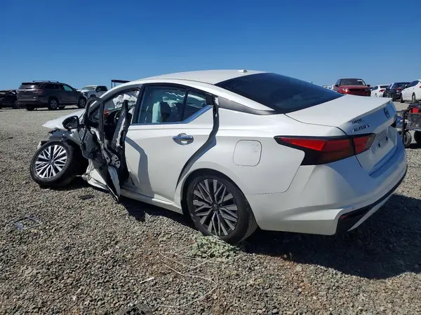 1N4BL4DV7RN399315 2024 NISSAN ALTIMA - Image 2