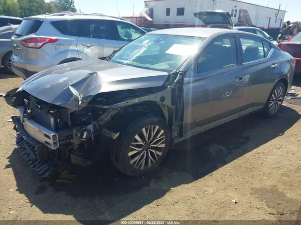 1N4BL4DV7RN399993 2024 NISSAN ALTIMA - Image 2