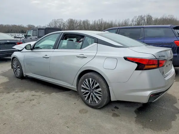 1N4BL4DV7RN405596 2024 NISSAN ALTIMA - Image 2