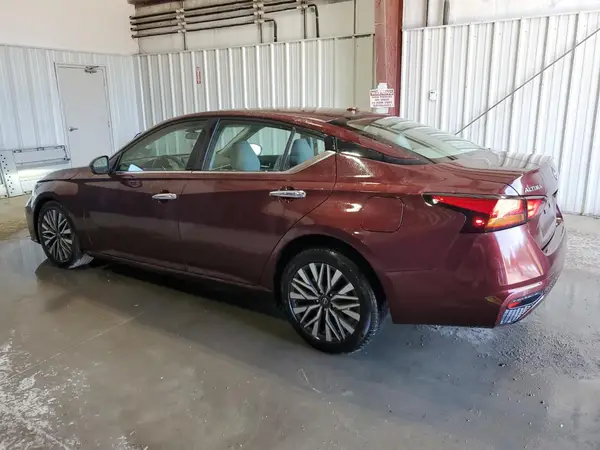 1N4BL4DV7SN304127 2025 NISSAN ALTIMA - Image 2