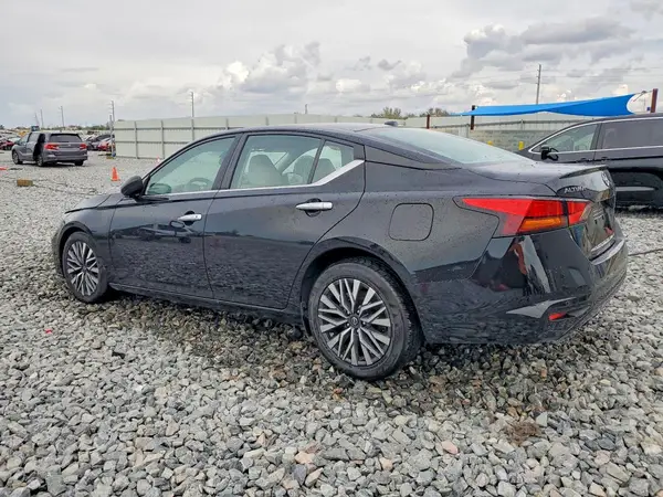 1N4BL4DV7SN305214 2025 NISSAN ALTIMA - Image 2