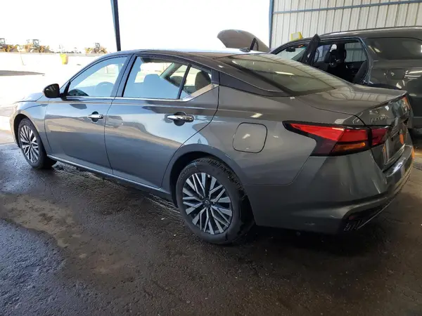 1N4BL4DV7SN305875 2025 NISSAN ALTIMA - Image 2