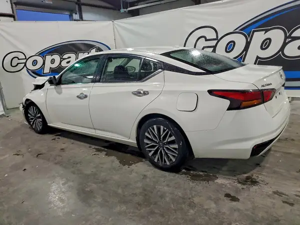 1N4BL4DV7SN318383 2025 NISSAN ALTIMA - Image 2