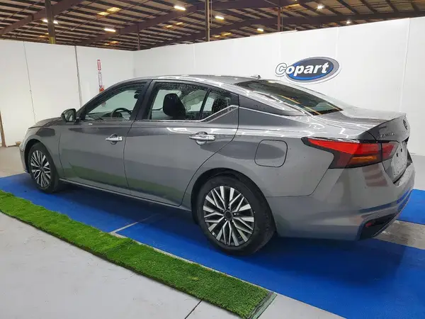 1N4BL4DV7SN320733 2025 NISSAN ALTIMA - Image 2