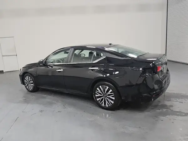 1N4BL4DV7SN323700 2025 NISSAN ALTIMA - Image 2