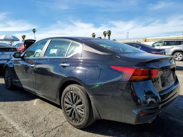 1N4BL4DV7SN331697 2025 NISSAN ALTIMA - Image 2
