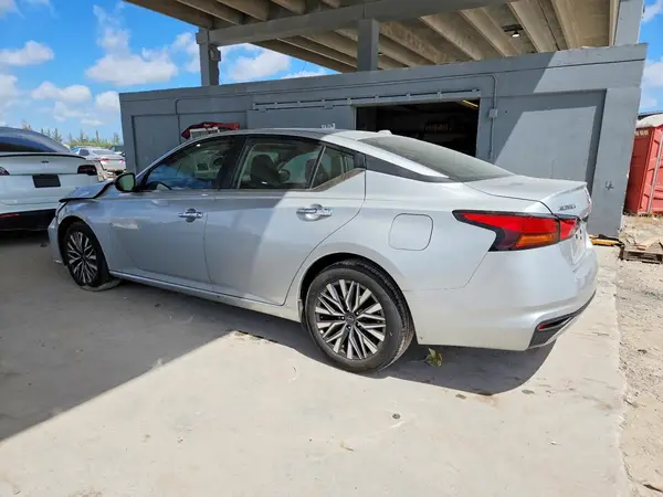 1N4BL4DV7SN351027 2025 NISSAN ALTIMA - Image 2
