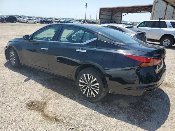 1N4BL4DV7SN352713 2025 NISSAN ALTIMA - Image 2