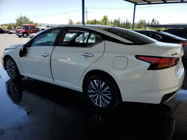1N4BL4DV7SN363940 2025 NISSAN ALTIMA - Image 2