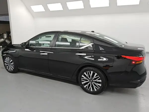 1N4BL4DV7SN370533 2025 NISSAN ALTIMA - Image 2