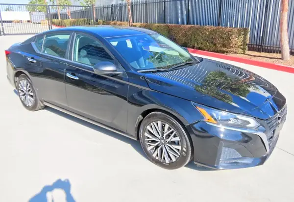 1N4BL4DV7SN377143 2025 NISSAN ALTIMA - Image 2