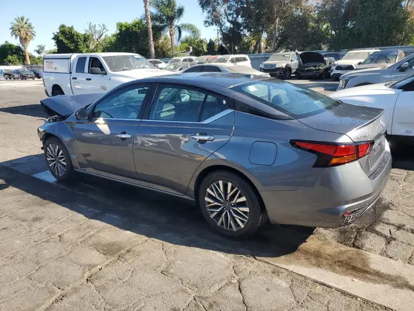 1N4BL4DV7SN382682 2025 NISSAN ALTIMA - Image 2