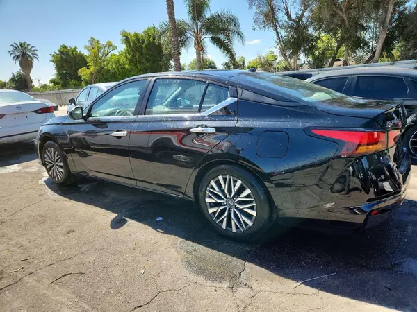 1N4BL4DV7SN383556 2025 NISSAN ALTIMA - Image 2