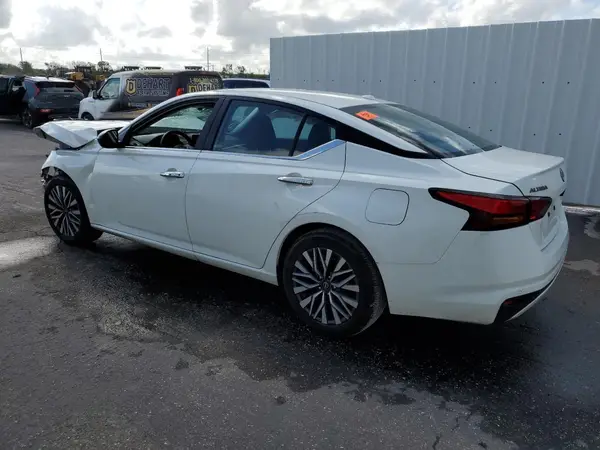 1N4BL4DV7SN384092 2025 NISSAN ALTIMA - Image 2