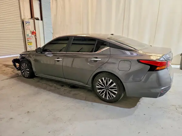 1N4BL4DV7SN388014 2025 NISSAN ALTIMA - Image 2