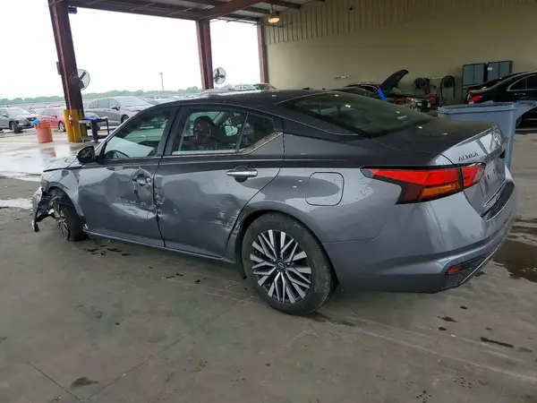1N4BL4DV7SN388210 2025 NISSAN ALTIMA - Image 2