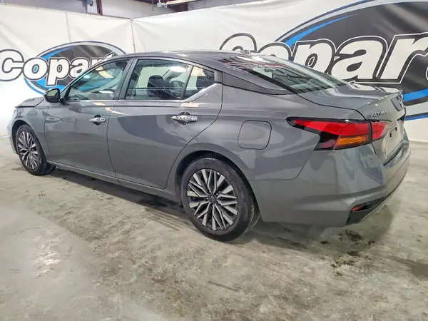 1N4BL4DV7SN389082 2025 NISSAN ALTIMA - Image 2