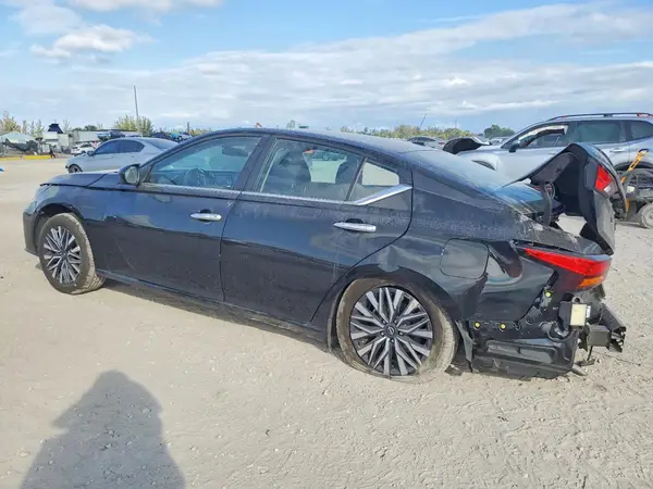 1N4BL4DV7SN391124 2025 NISSAN ALTIMA - Image 2