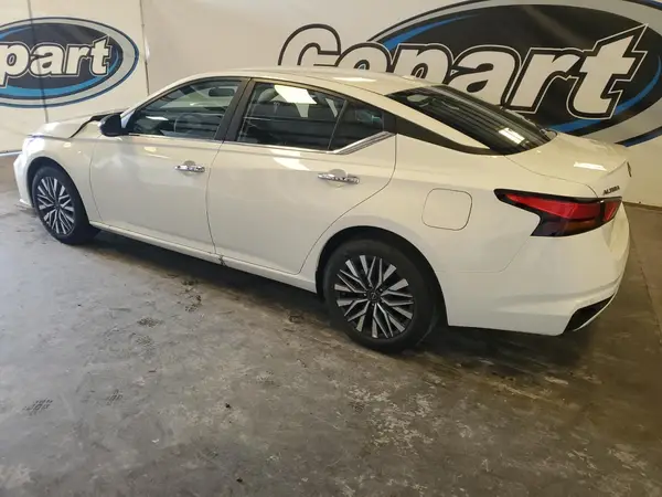 1N4BL4DV7SN401165 2025 NISSAN ALTIMA - Image 2