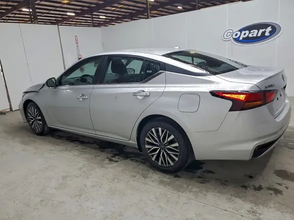 1N4BL4DV7SN422632 2025 NISSAN ALTIMA - Image 2