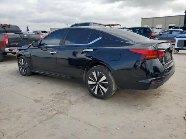 1N4BL4DV8MN375775 2021 NISSAN ALTIMA - Image 2