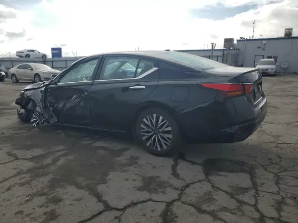 1N4BL4DV8PN369401 2023 NISSAN ALTIMA - Image 2