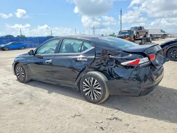 1N4BL4DV8RN305426 2024 NISSAN ALTIMA - Image 2