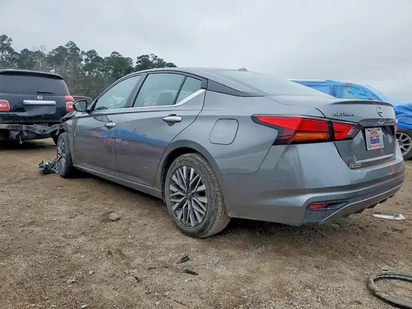 1N4BL4DV8RN318693 2024 NISSAN ALTIMA - Image 2