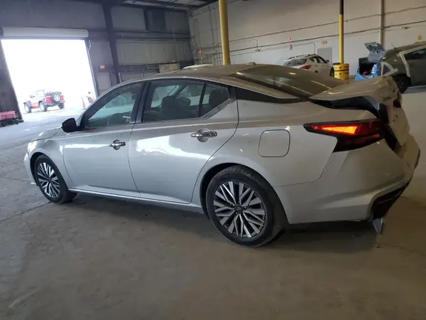 1N4BL4DV8RN327605 2024 NISSAN ALTIMA - Image 2