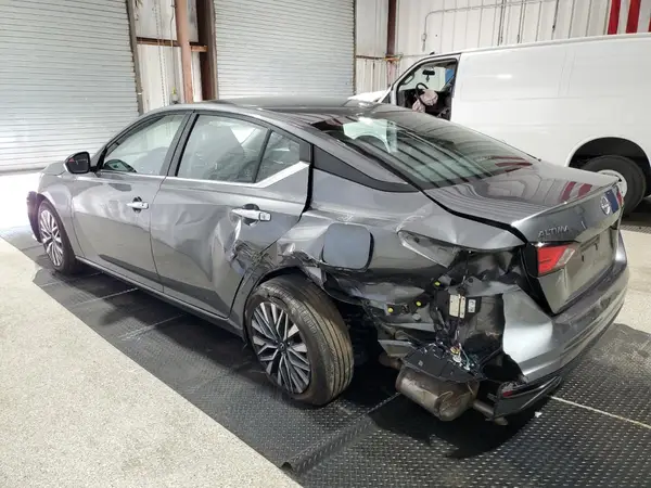1N4BL4DV8RN352441 2024 NISSAN ALTIMA - Image 2