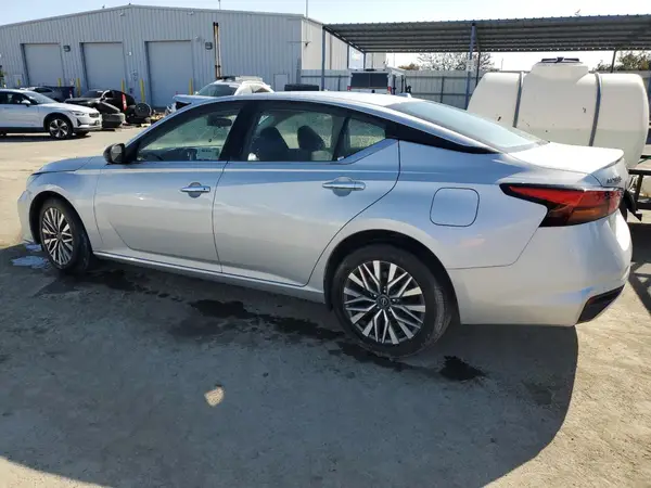 1N4BL4DV8RN375427 2024 NISSAN ALTIMA - Image 2