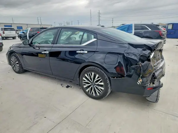 1N4BL4DV8RN385729 2024 NISSAN ALTIMA - Image 2