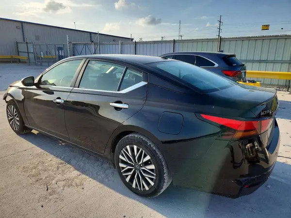 1N4BL4DV8RN388064 2024 NISSAN ALTIMA - Image 2