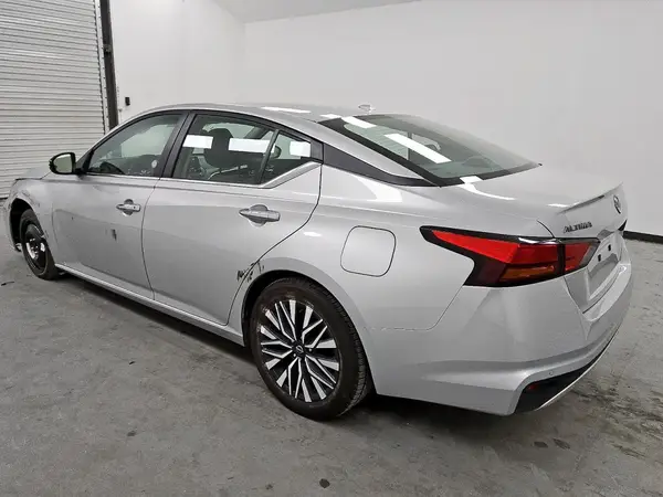 1N4BL4DV8RN389781 2024 NISSAN ALTIMA - Image 2