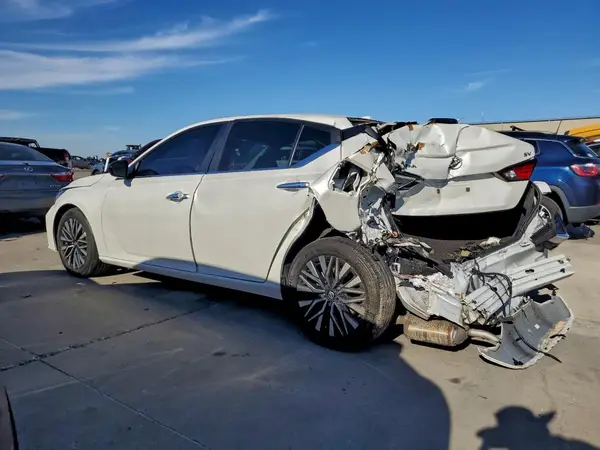 1N4BL4DV8RN420561 2024 NISSAN ALTIMA - Image 2