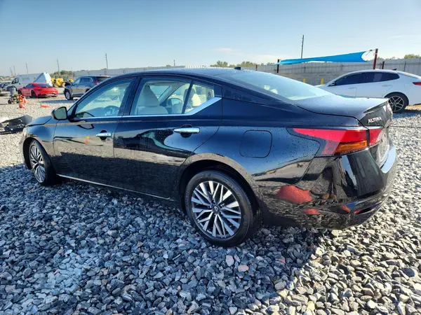1N4BL4DV8SN305643 2025 NISSAN ALTIMA - Image 2