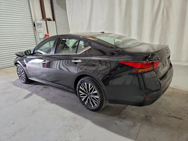 1N4BL4DV8SN327836 2025 NISSAN ALTIMA - Image 2