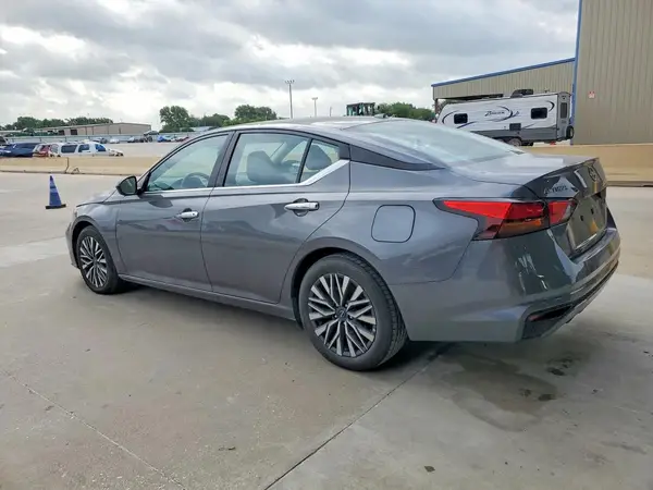 1N4BL4DV8SN339341 2025 NISSAN ALTIMA - Image 2