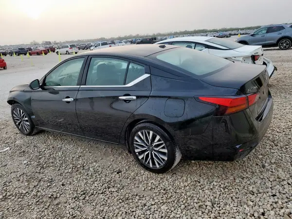 1N4BL4DV8SN352803 2025 NISSAN ALTIMA - Image 2