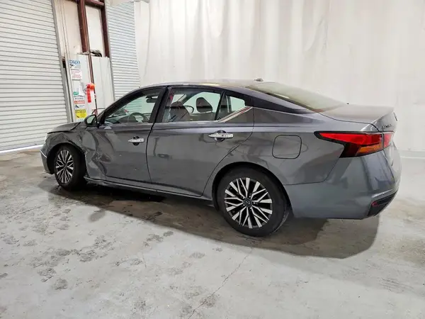 1N4BL4DV8SN365616 2025 NISSAN ALTIMA - Image 2