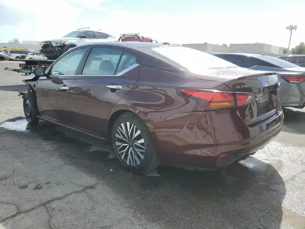 1N4BL4DV8SN367155 2025 NISSAN ALTIMA - Image 2