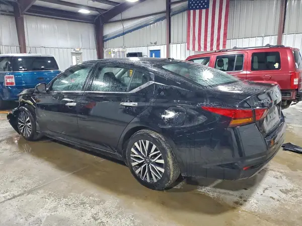 1N4BL4DV8SN368256 2025 NISSAN ALTIMA - Image 2